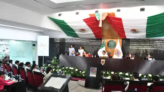 El Parlamento Juvenil 2024 reunió a 35 jóvenes de diversos municipios de Campeche.