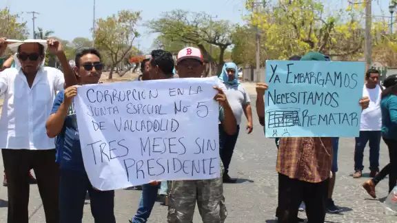 La molestia de los taxistas es que a pesar de haber ganado un laudo contra el Sindicato, no se puede resolver ese asunto, ya que no hay un Presidente
