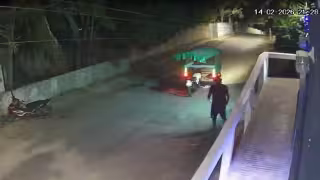 Roban reflectores de una clínica médica en Hecelchakán durante el Carnaval.