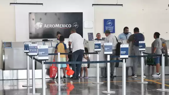 A su detención, sus documentos son verificados