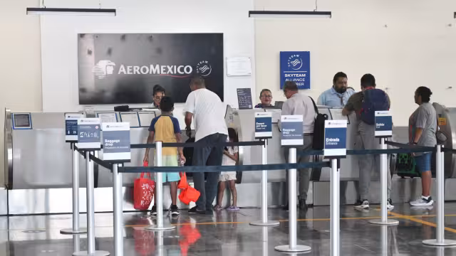 A su detención, sus documentos son verificados