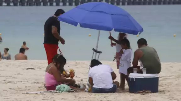 Bañistas disfrutan último domingo de vacaciones Bañistas disfrutan último domingo de vacaciones