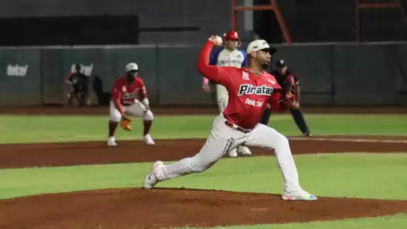 Los Piratas de Campeche agradeció a Luis Matos antes de destituirlo Los Piratas de Campeche agradeció a Luis Matos antes de destituirlo