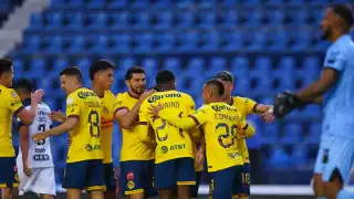 América arrasa en su 'nueva casa' con doblete de Henry Martín ante Querétaro