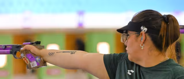 Ale Pistolas en acción desde París