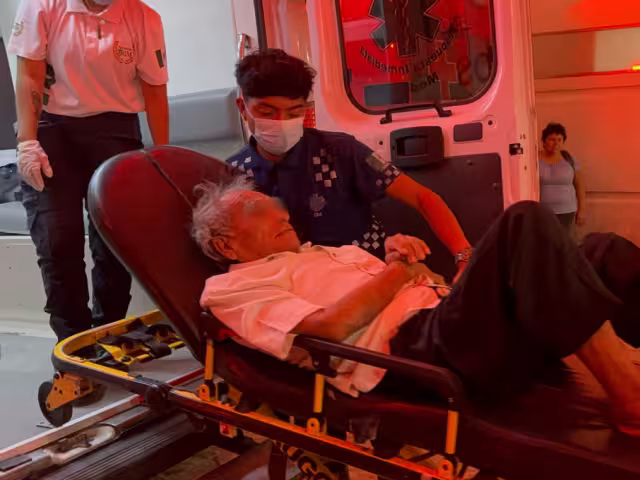 Lucio, de 75 años de edad, fue auxiliado por el Geavig en la Supermanzana 203, en la colonia Cuna Maya, donde estaba sólo