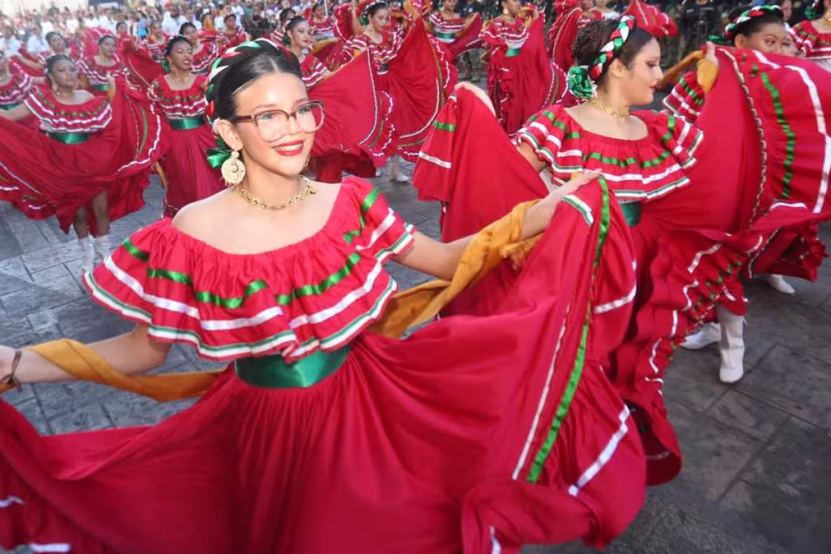 Sigue en vivo el desfile Cívico Deportivo en Mérida por el aniversario ...
