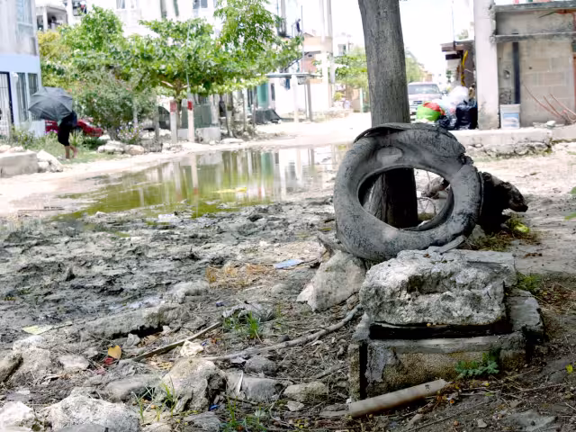 Esta complicación no es nueva, ya que la empresa desarrolladora inició la venta de viviendas en este fraccionamiento en 2009, sin contar con lo elemental