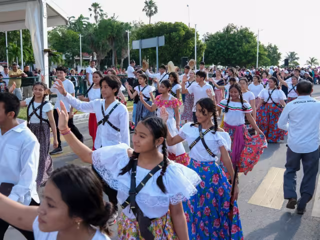 Más de 7 mil personas participaron en el desfile del 20 de noviembre