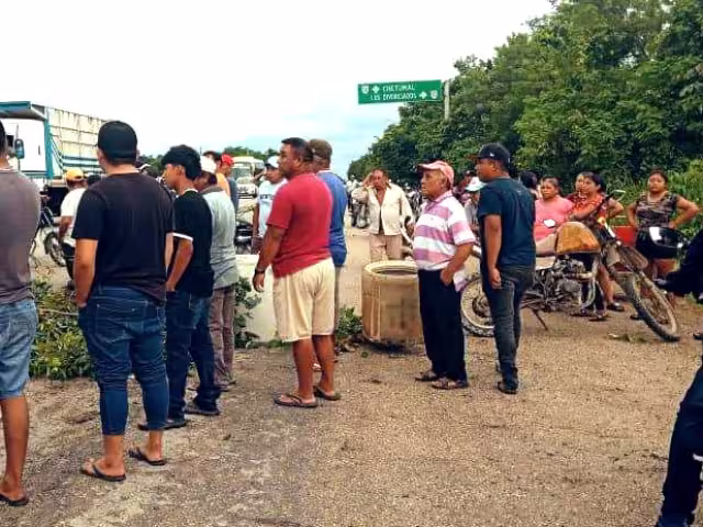 Policías y Guardia Nacional intentaron mediar, pero los manifestantes permanecieron firmes en su exigencia de recibir un servicio de energía confiable.