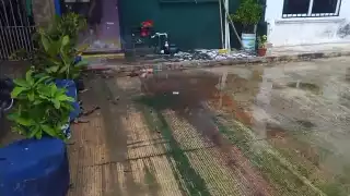 Vecinos de Cancún siguen lidiando con aguas negras; cansados de reportar con Aguakan