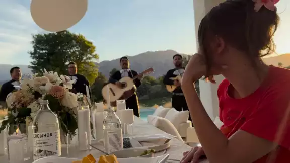Hailey Bieber recibió mariachis por el Día de las Madres