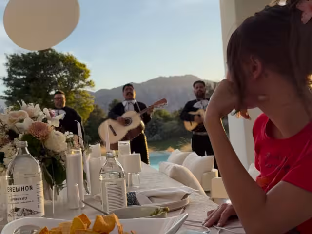 Hailey Bieber recibió mariachis por el Día de las Madres