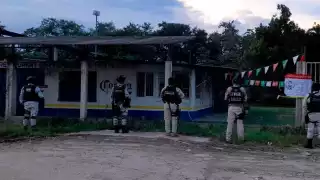 Los detenidos y los narcóticos asegurados quedaron a disposición de la Fiscalía Especializada en Combate al Delito de Narcomenudeo.