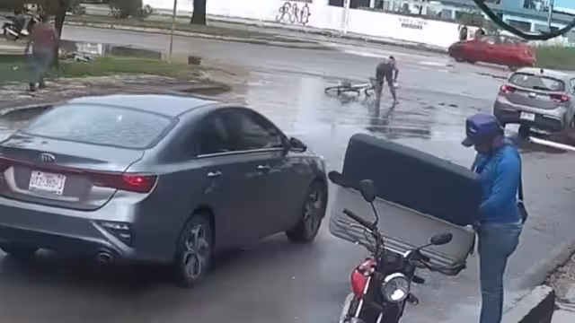 Los baches continúan siendo un riesgo para la ciudadanía en Chetumal.