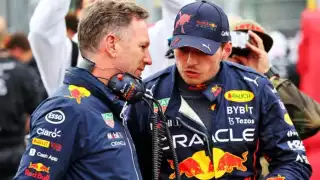 Ferrari y Hamilton roban el show en gala de F1; Verstappen y Horner son abucheados