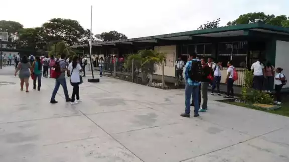 Padres de familia empiezan a sacar sus cuentas para los gastos que tendrán en próximas semanas