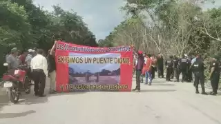 Los ejidatarios exigen la construcción de un mejor puente en la comunidad