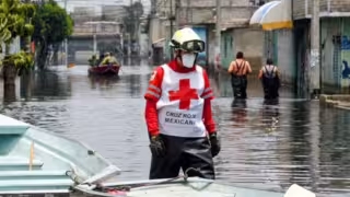 Aplazan regreso a clases en Chalco por inundaciones de aguas negras