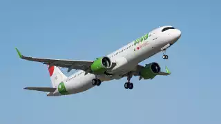 Camión de Aerococina golpea avión de Viva Aerobús en el aeropuerto de Mérida: Esto es lo que se sabe