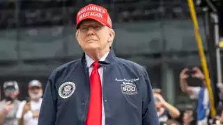 Trump pide a Corte Suprema eliminar ciudadanía por nacimiento