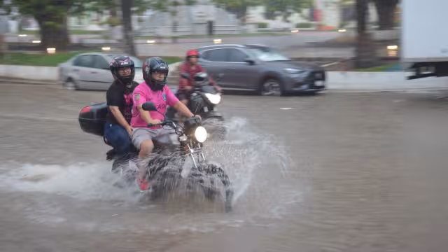 Ciudadanos de Campeche padecen las inundaciones por aguaceros