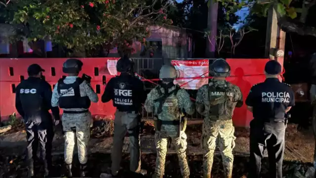 Después del cateo, elementos de la Fiscalía de Quintana Roo colocó los sellos de asegurameinto.