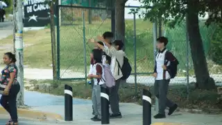 Escuelas de Cancún idean plan de revisión de mochilas para prevenir el acceso de drogas y armas