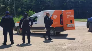 Operador de grúa logra escapar de intento de extorsión y secuestro virtual en Bacalar