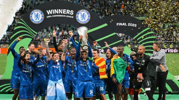 El Chelsea tendrá que elegir que torneo disputar El Chelsea tendrá que elegir que torneo disputar