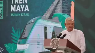 AMLO anuncia inauguración del Tren Maya en Chetumal antes de entregar la banda presidencial