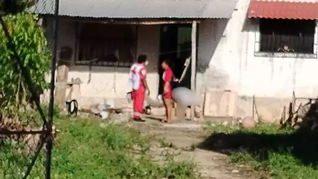 Un familiar reportó el hallazgo a las 08:00 horas y llamó a paramédicos, quienes confirmaron su fallecimiento.