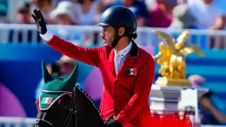 Andrés Azcárraga no logra concluir la Final de saltos individual ecuestre en París 2024