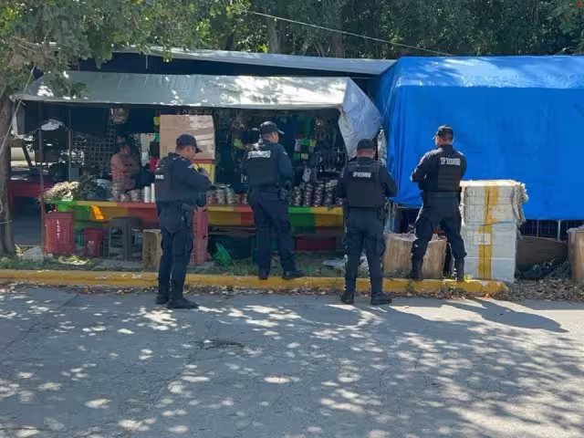 Afectados señalaron a los presuntos responsables que huían a bordo de un taxi local del sindicato de taxistas Lázaro Cardenas