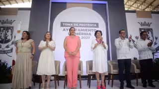 Cecilia Patrón se presenta en el Polifuncional San José Tecoh, su primer acto público como alcaldesa de Mérida