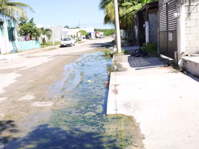 Vecinos piden recibir ayuda debido al mal olor y la mala apariencia que le da al fraccionamiento