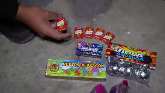 Los vendedores de pirotecnia mo tienen permitido su venta a menores de edad Los vendedores de pirotecnia mo tienen permitido su venta a menores de edad