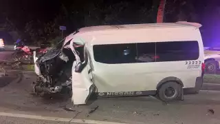 Conductor protagoniza fuerte accidente en la zona hotelera de Cancún por ir a exceso de velocidad