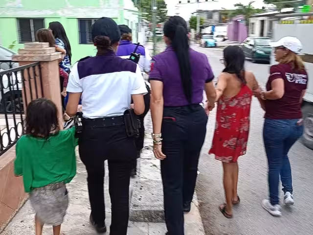 Vecinos denunciaron que los niños estaban en situación de abandono y riesgo.