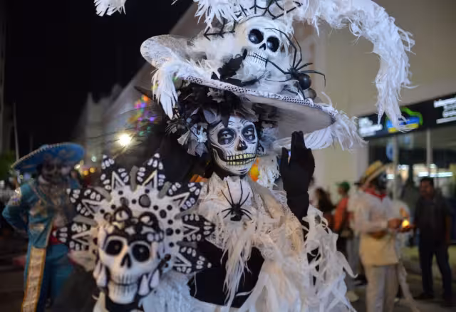 En los carros alegóricos amenizó el Mariachi “Estrellas Juvenil” y Catrine