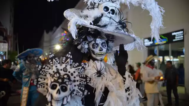 En los carros alegóricos amenizó el Mariachi “Estrellas Juvenil” y Catrine