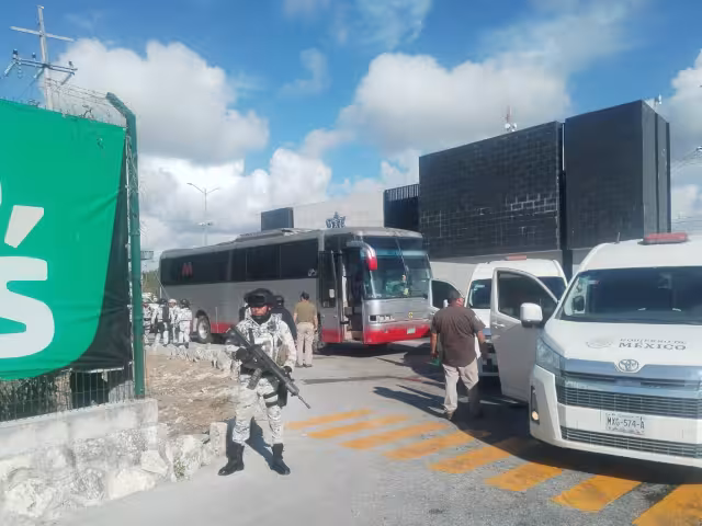 Las autoridades migratorias no han informado de qué nacionalidades se trata, pero refieren en su mayoría son centroamericanos