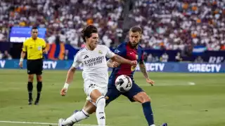 Barcelona golea 4-0 al Real Madrid  en el Clásico español  y  no suelta la cima de LaLiga