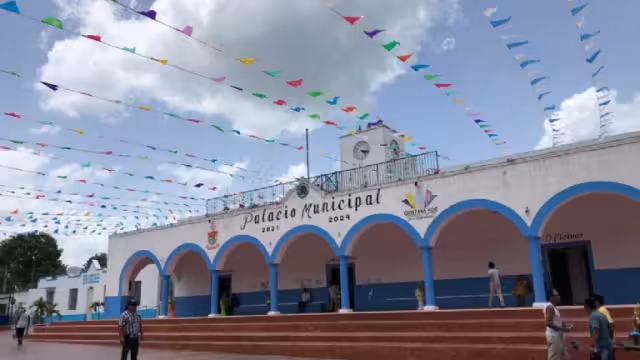 La actividad económica principal en el municipio de Quintana Roo es la agricultura, con cultivos como el maíz, el frijol y la calabaza