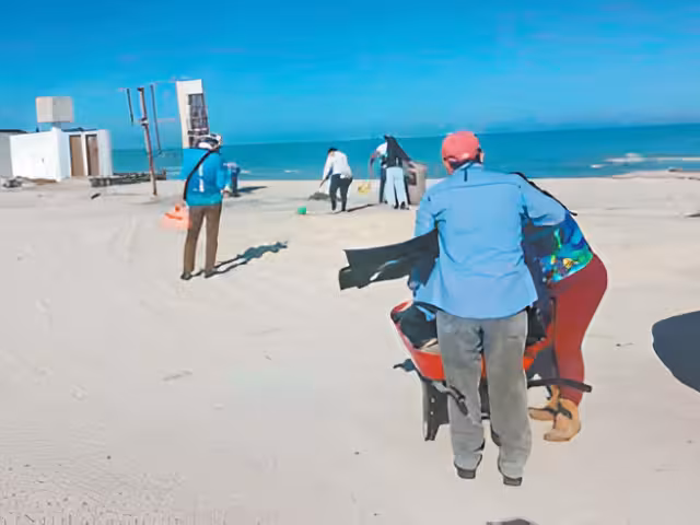 Las playas de Sabancuy reciben cientos de visitantes en la temporada de calor, fortaleciendo la economía local