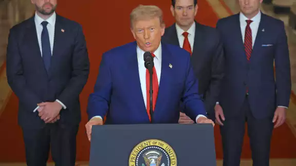 Donald Trump se dirigió a la nación y confirmó los bombardeos en Irán. Donald Trump se dirigió a la nación y confirmó los bombardeos en Irán.