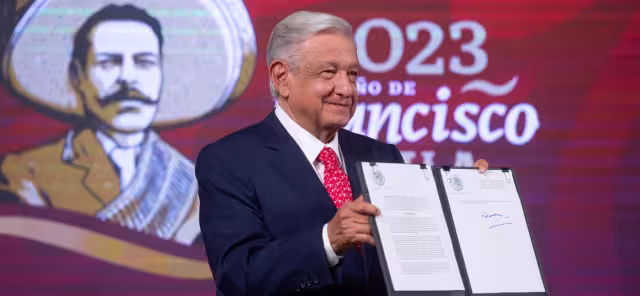 AMLO festeja próxima construcción del tren rápido México-SLP-Nuevo Laredo