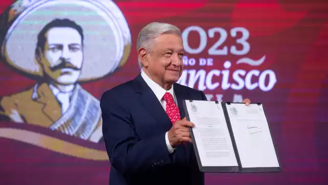 AMLO festeja próxima construcción del tren rápido México-SLP-Nuevo Laredo