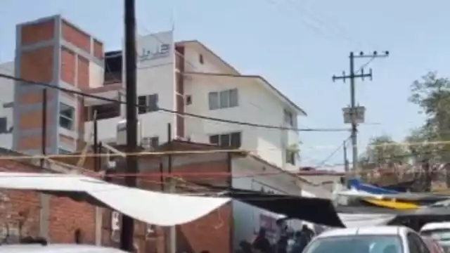 Maestros de la CNTE mantienen tomadas las instalaciones del INE en Oaxaca, poniendo en riesgo los comicios del 2 de junio en la entidad