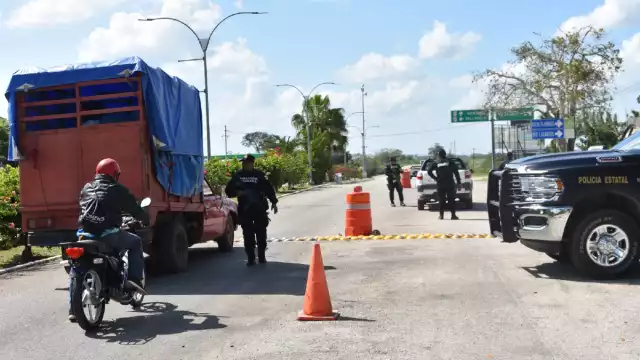 Un operativo policial se llevó a cabo en la carretera Tizimín-Colonia Yucatán tras un asalto a mano armada a empleados de una financiera